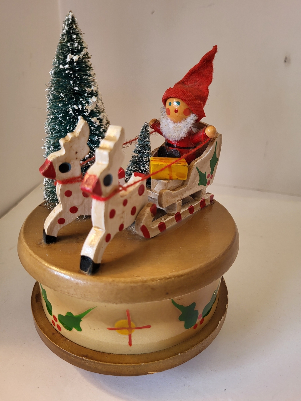 1970s Wood Christmas Santa Sleigh Music Box Jingle Bells Taiwan